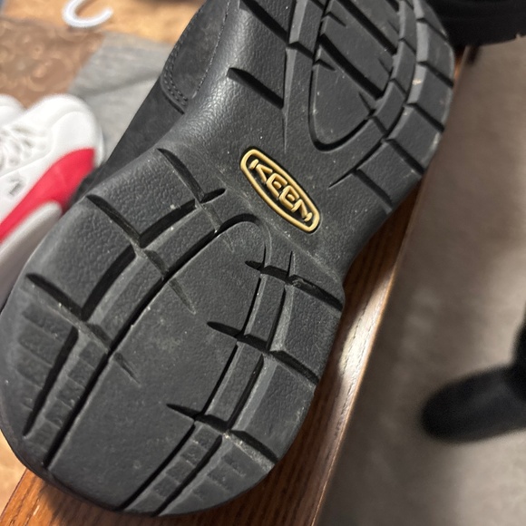 Men’s size 8 black keens - Picture 1 of 4